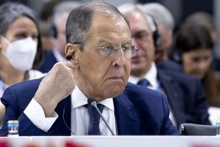 Česko ukázalo Rusku „prostředníček“. Lipavský odešel z projevu Lavrova - Seznam Zprávy